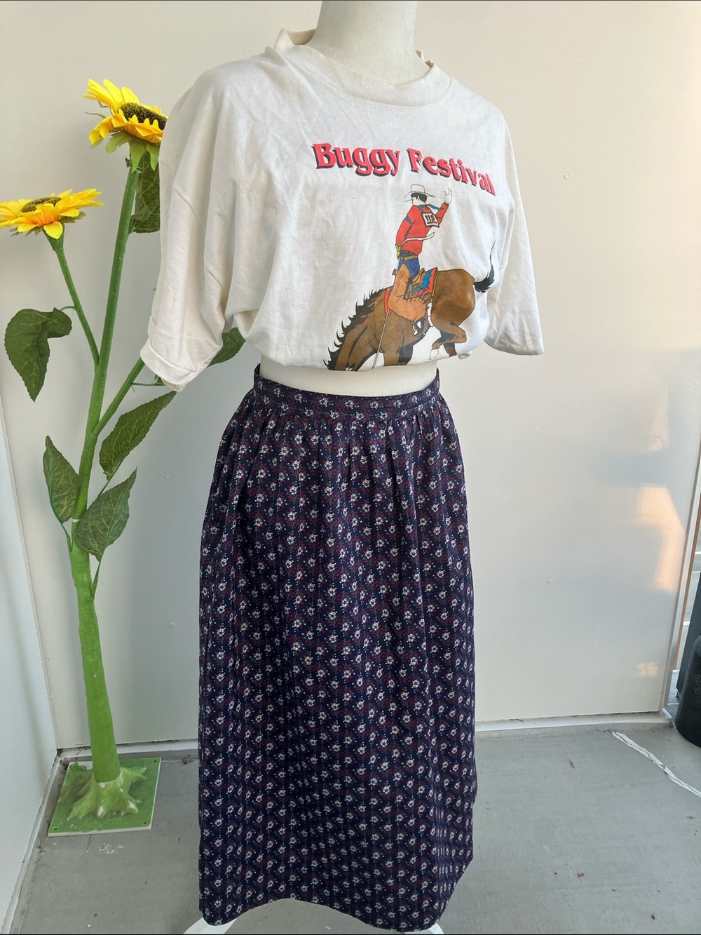 Vintage 70s Navy Blue, Red, & White Micro Floral Patterned Midi Skirt